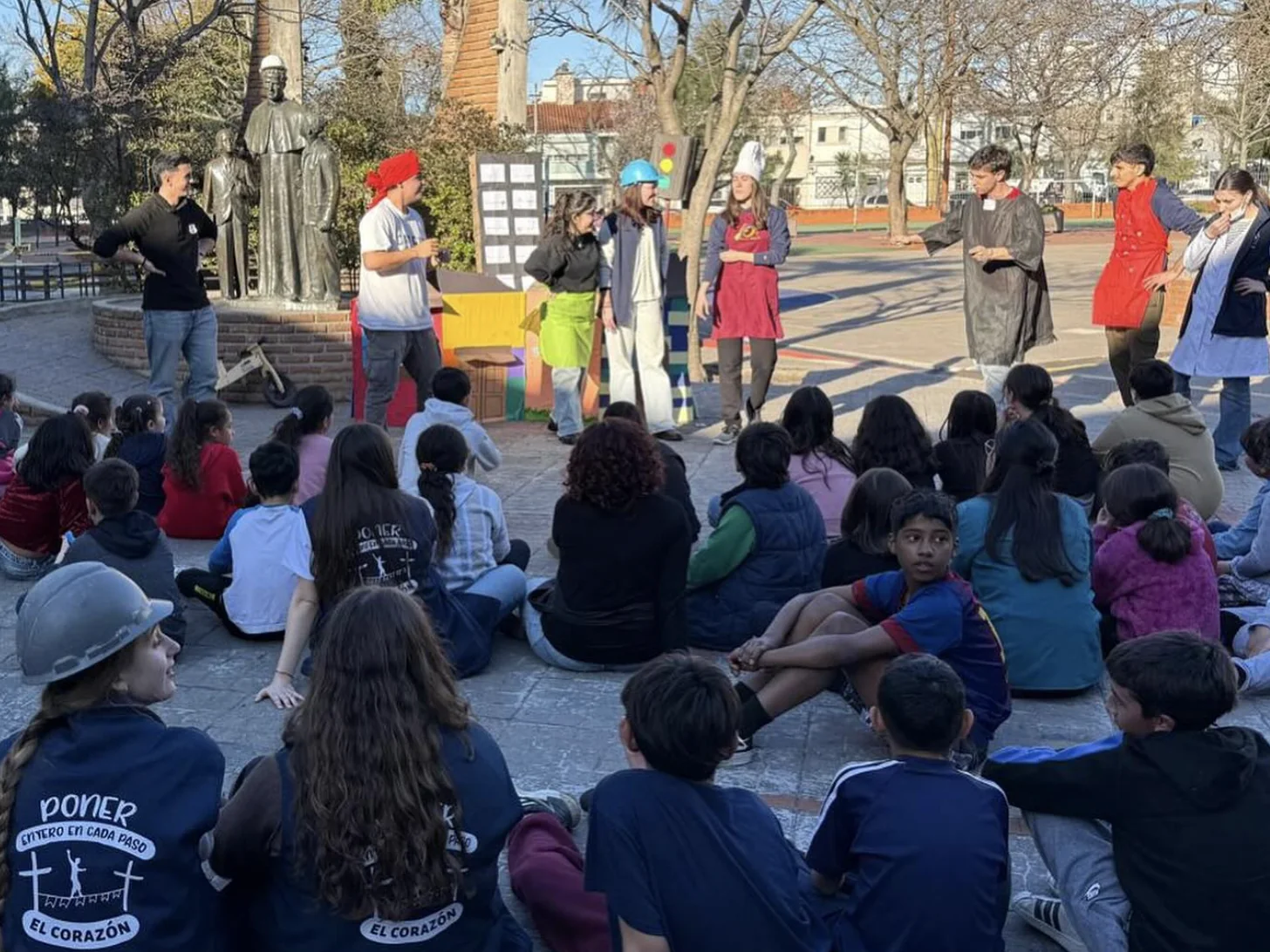 Niños y jóvenes en Patio Bosco.