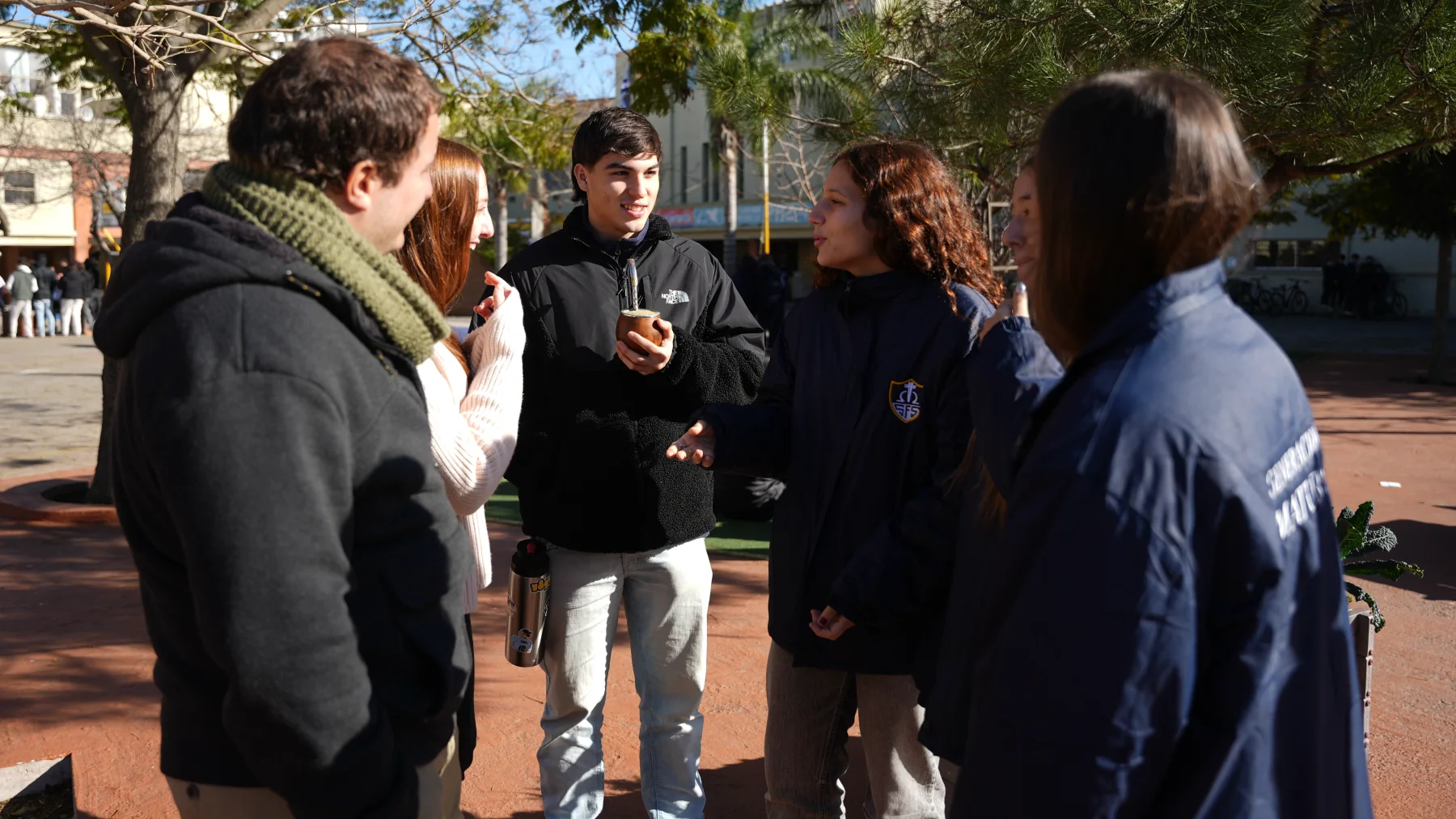 Estudiantes de Bachillerato proyectando su futuro.