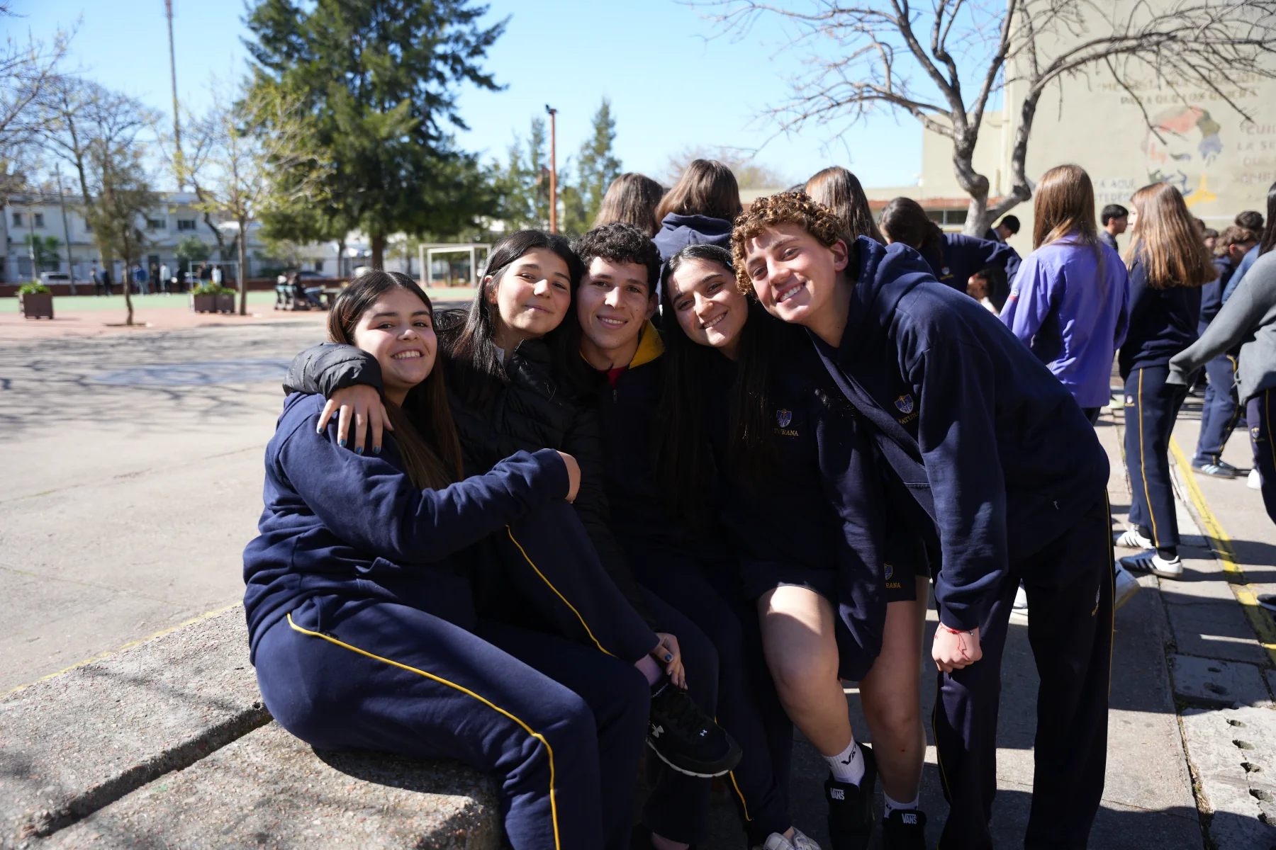 Estudiantes de Ciclo Básico compartiendo una actividad.